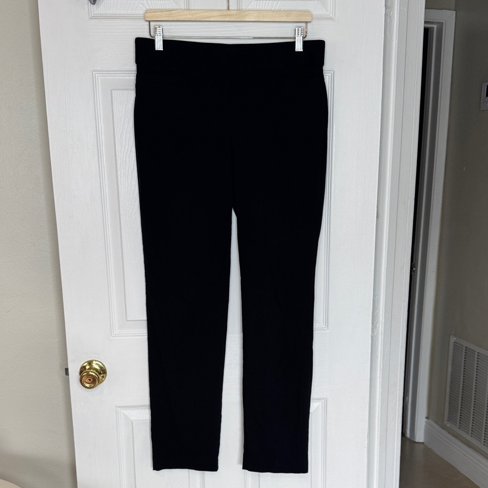 Liz Claiborne Women’s Straight Pull-On Black Ankle Pants. Sz 8